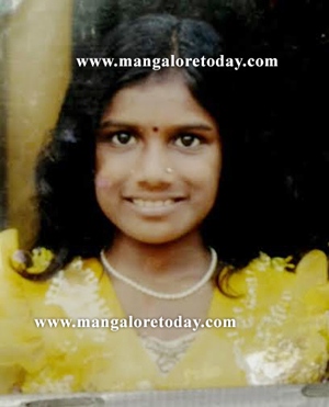 girl falls into well at Bejai 1